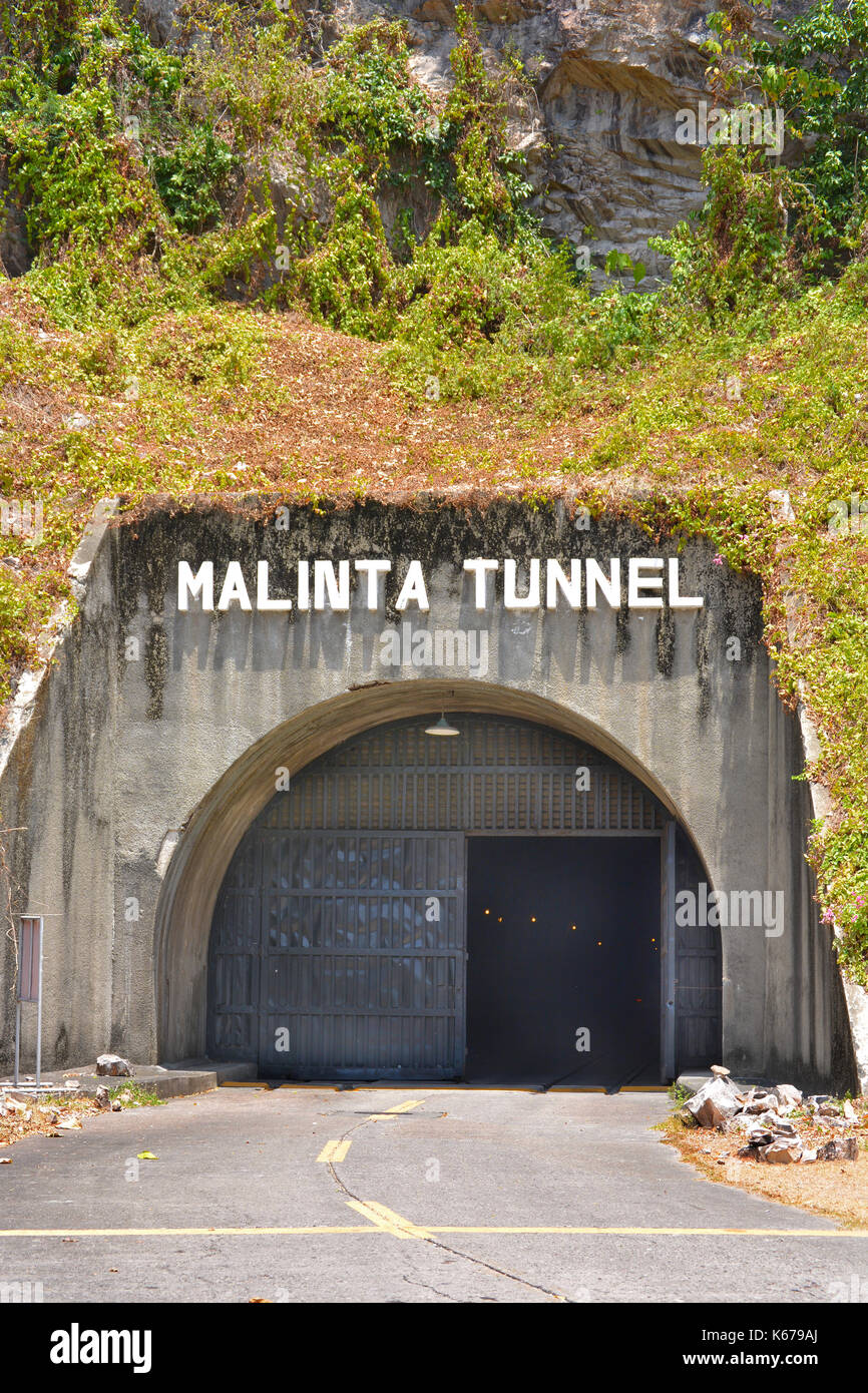 CORREGIDOR, Philippinen - April 3, 2016: Malinta Tunnel Eingang. Der Tunnel wurde durch die US-Armee Korps der Ingenieure für bombensicher Lagerung und dem 10. Stockfoto CORREGIDOR, Philippinen - April 3, 2016: Malinta Tunnel Eingang. Der Tunnel wurde durch die US-Armee Korps der Ingenieure für bombensicher Lagerung und dem 10. Stockfoto