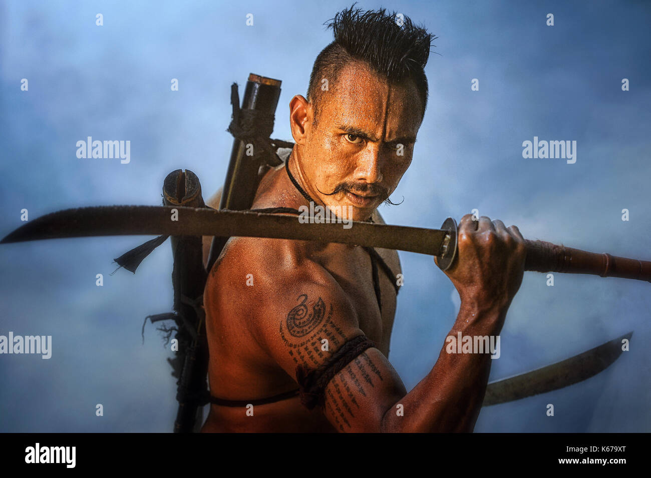 Porträt einer männlichen Krieger mit Schwert, Thailand Stockfoto