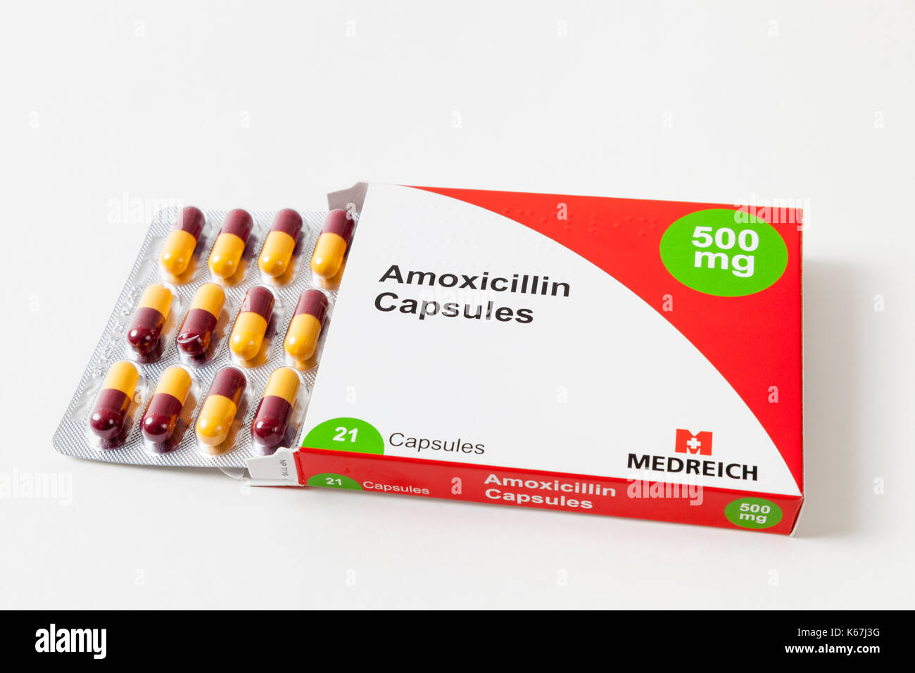 Antibiotikum Pillen. Ein offenes Feld von 21 500 mg Amoxicillin Kapseln mit dem Blister Pack von Antibiotika angezeigt Stockfoto