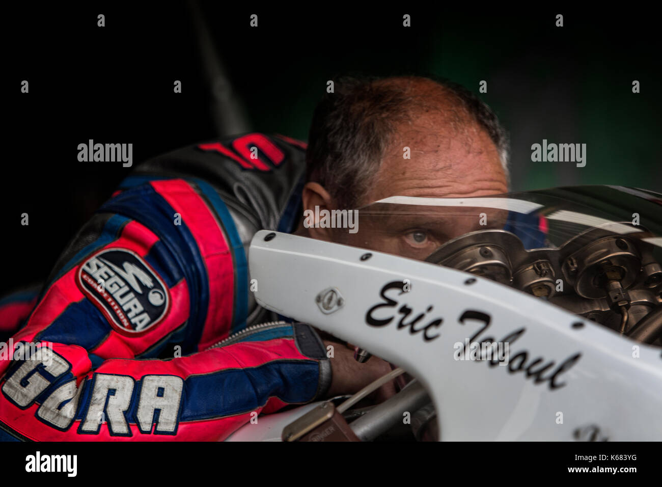 Eric Teboul wartet geduldig auf den Regen in Santa Pod Euro Finale September 2017 zu stoppen Stockfoto