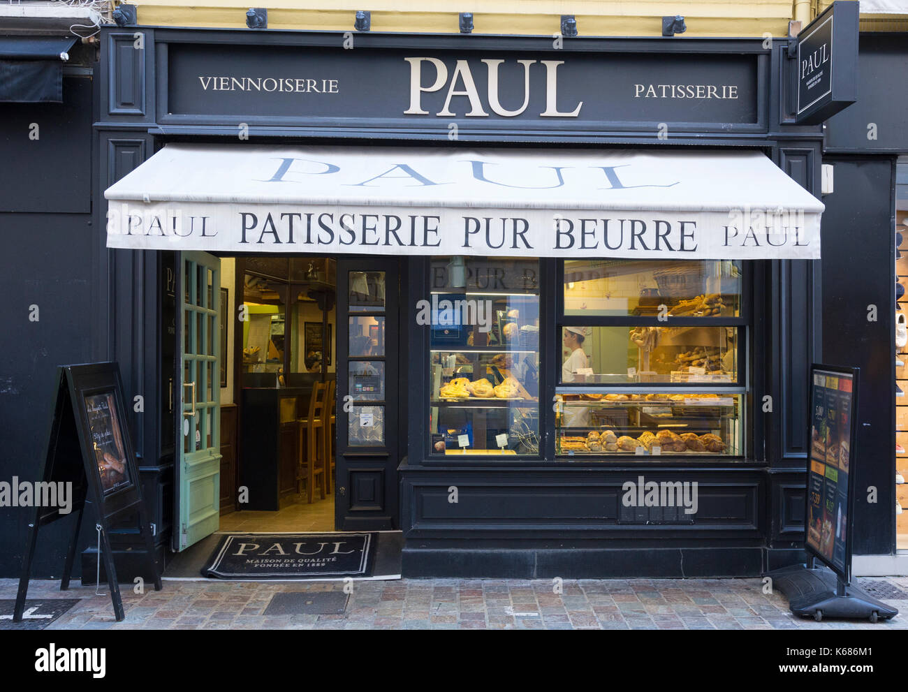 PAUL Bäckerei und Café in der Rue Meynadier, Cannes, Frankreich Stockfoto