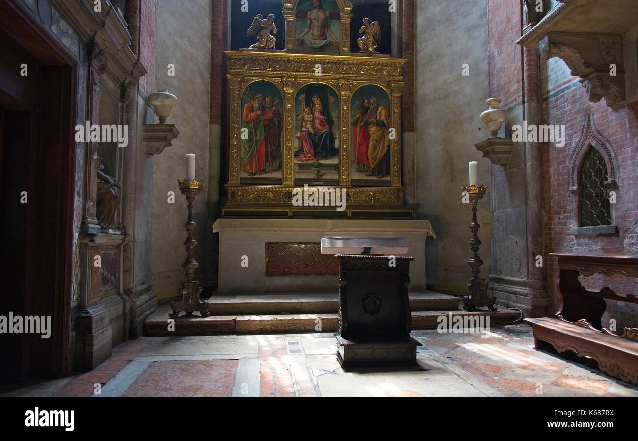 Venedig Veneto Italien. Basilika Santa Maria Gloriosa dei Frari (ich). Innenraum Cappella di San Bernardo. Polyptychon von Bartolomeo Vivarini 1474 Madonna con Bam Stockfoto