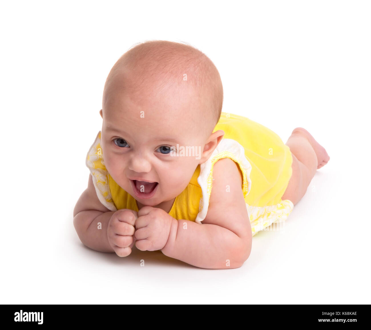 Cute Baby lächelnd isoliert auf weißem Hintergrund Stockfoto