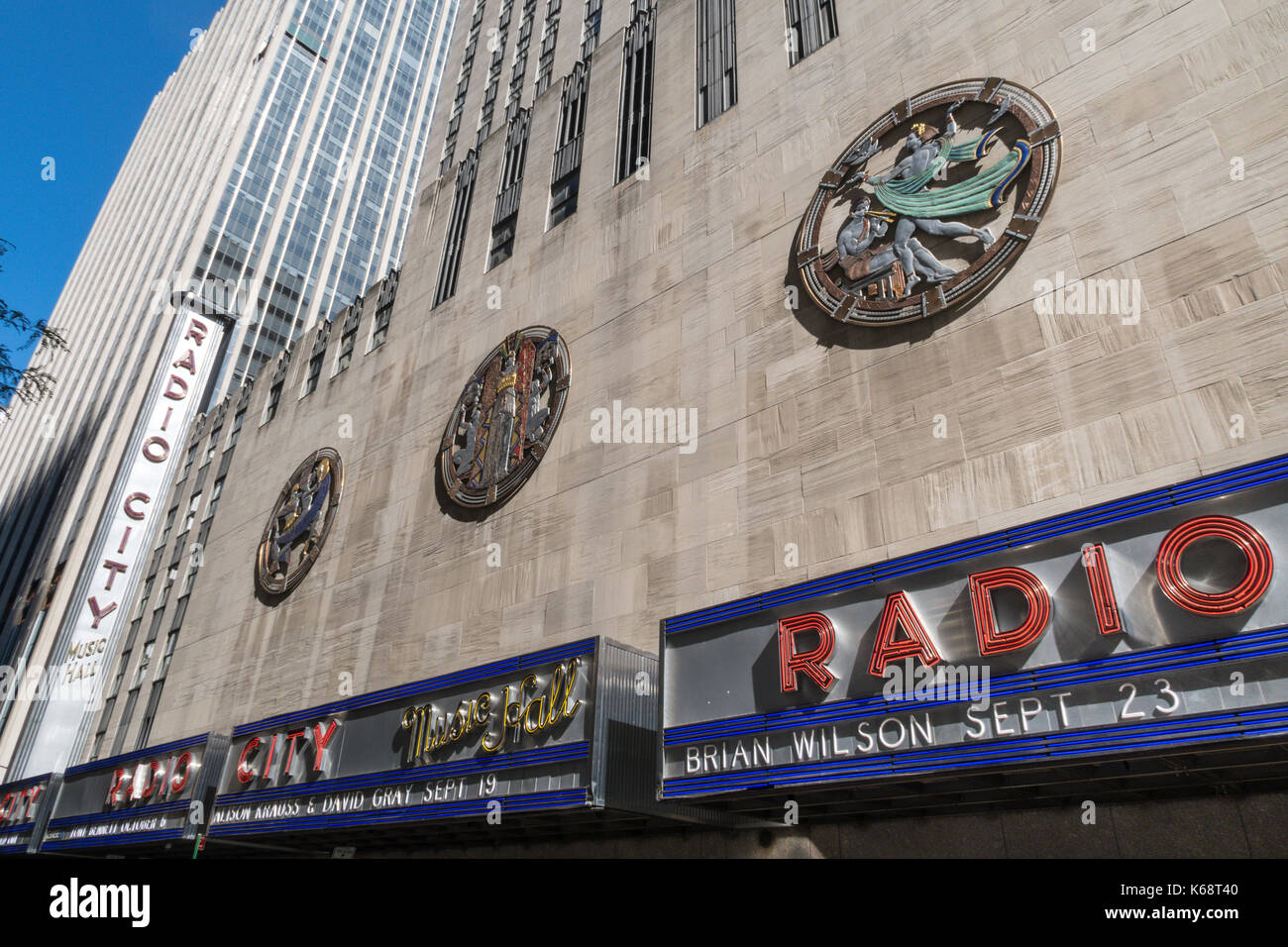 Detail, durchbrochenen Plaque, Tanz, Drama und Lied, Radio City Musik Hall, das Rockefeller Center, New York City Stockfoto