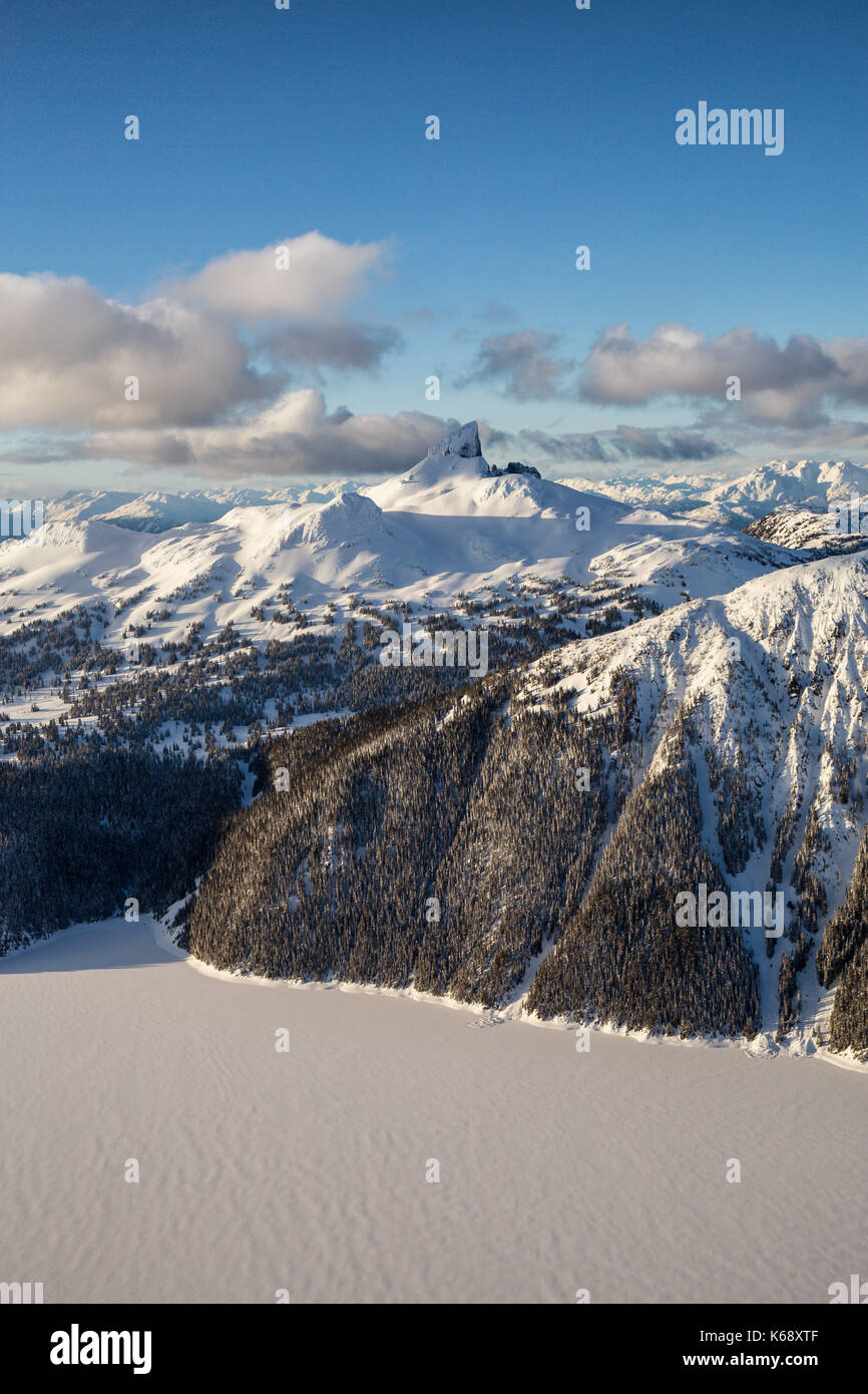 Berge rund um Garibaldi See von einer Antenne Perspektive. Bild in der Nähe von Whistler, British Columbia, Kanada. Stockfoto