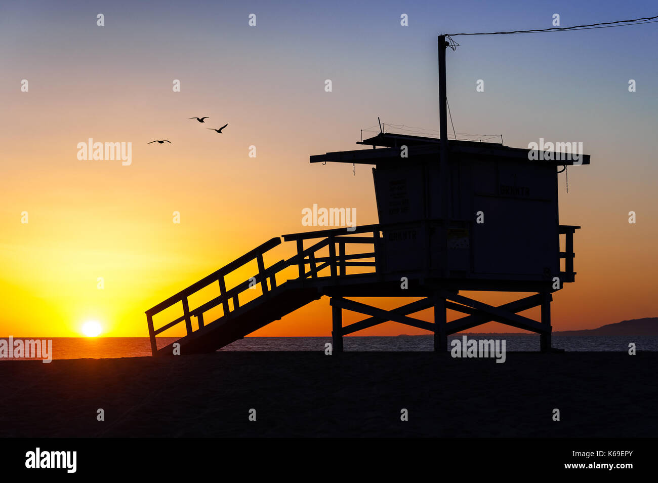 Lifeguard Tower Fotograf bei Sonnenuntergang in Venice Beach, CA. Stockfoto