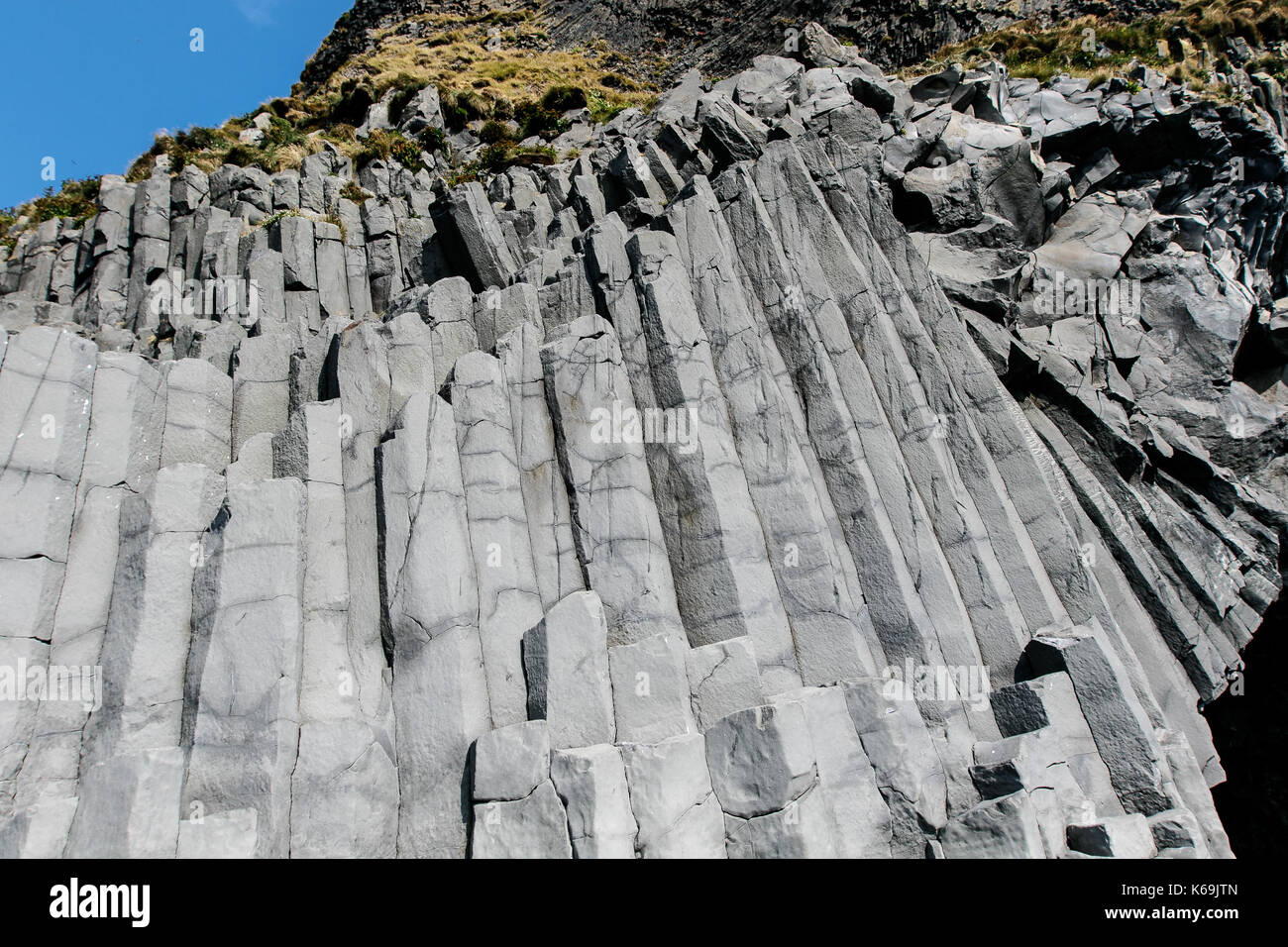 Berühmte basalt Säule bei Vik Strand in Island. Stockfoto