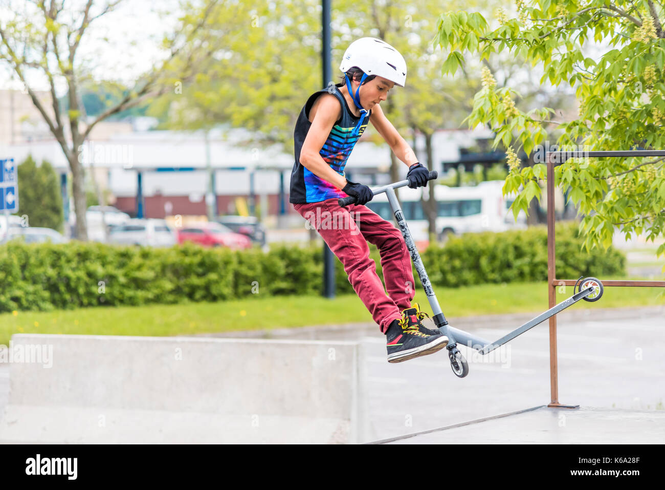 Stunt scooter park trick Fotos und Bildmaterial in hoher Auflösung