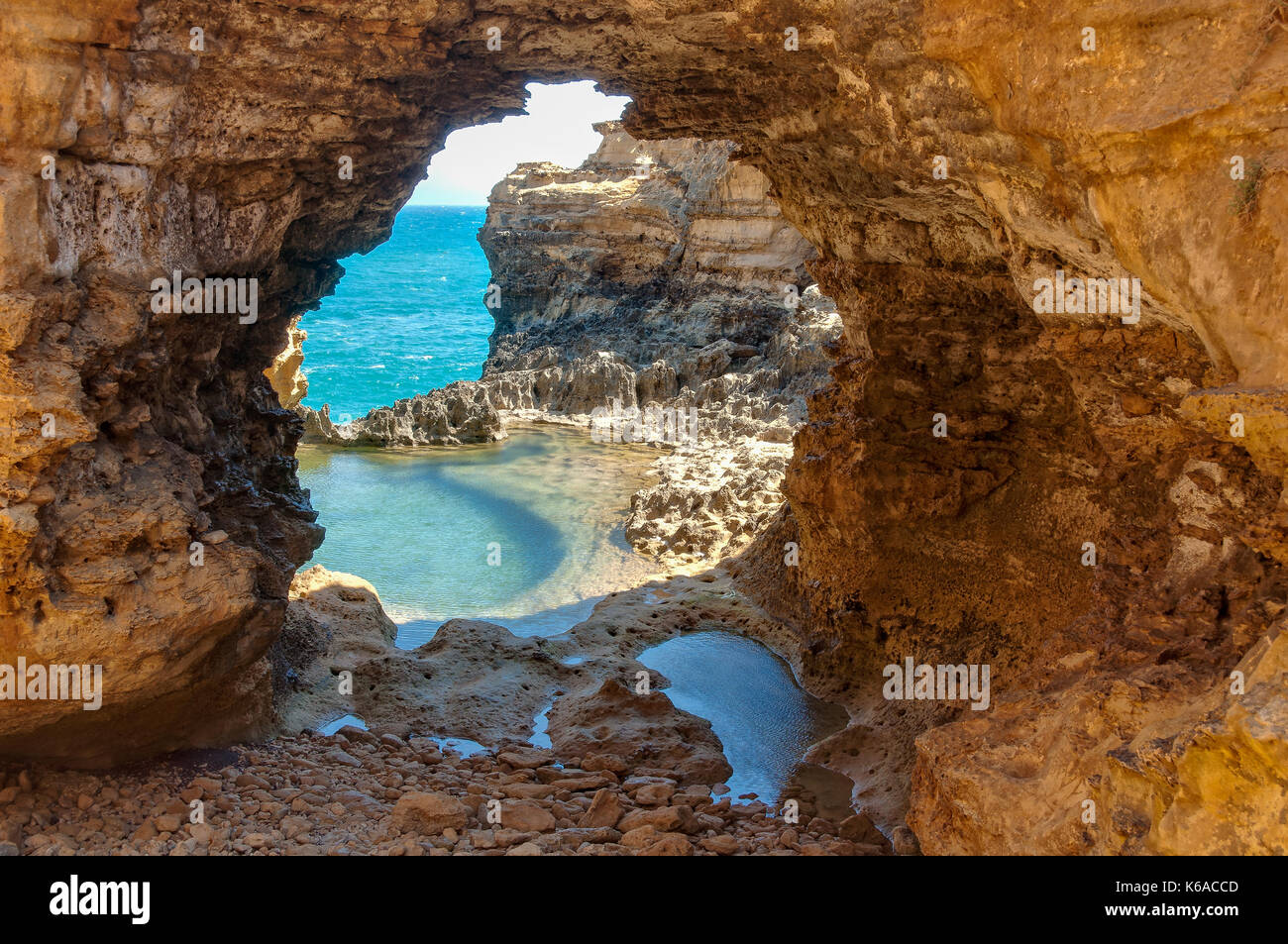 Arch und Rock Pools an der Grotte - Port Campbell, Victoria, Australien Stockfoto