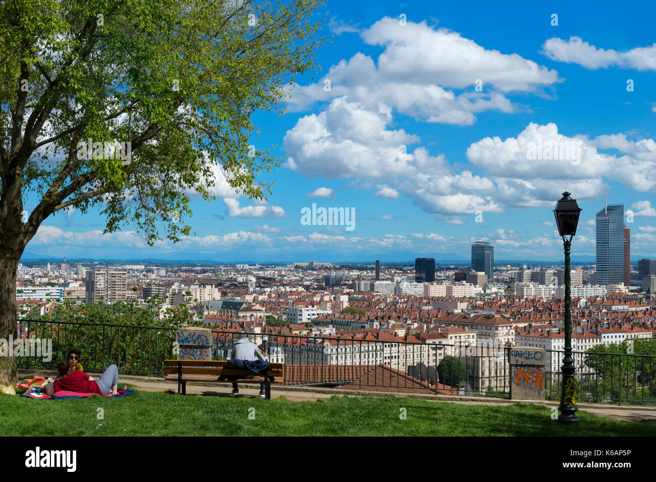 Lyon und die Rhône gesehen von La Croix Rousse, Bellevue Square, Rhône-Alpes, Frankreich Stockfoto
