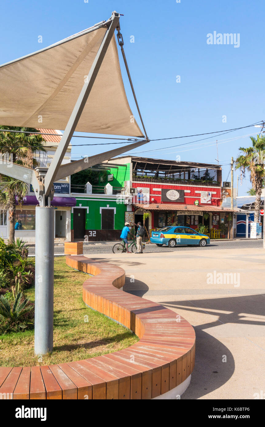 Kap Verde SAL Taxi fahren auf der Main Street, Rua 1 de Junho 2005, zentralen Platz Praça Central, Santa Maria, Insel Sal, Kap Verde, Afrika Stockfoto