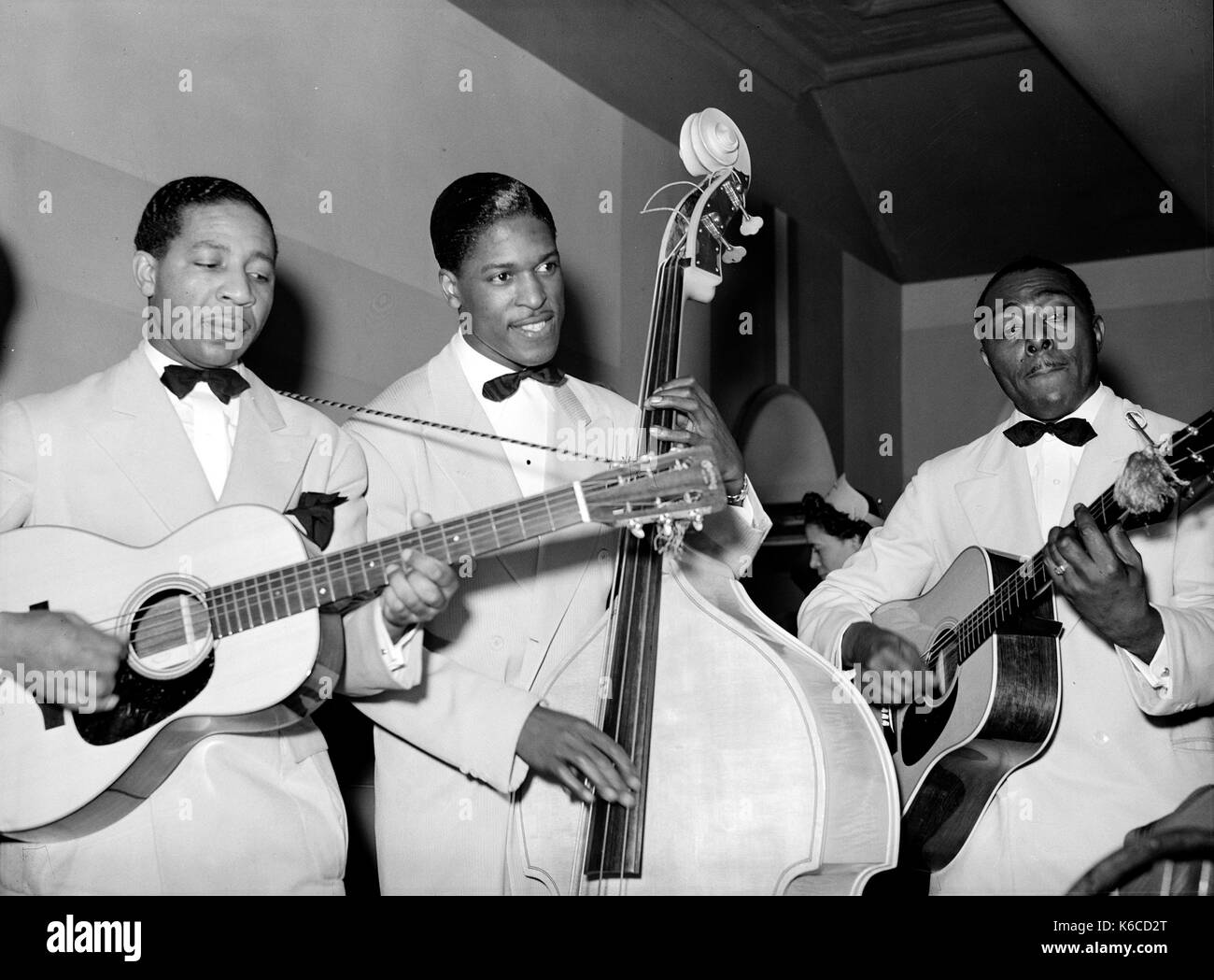 LONNIE JOHNSON TRIO American Jazz Group 1941 mit Johnson auf der linken Seite Stockfoto