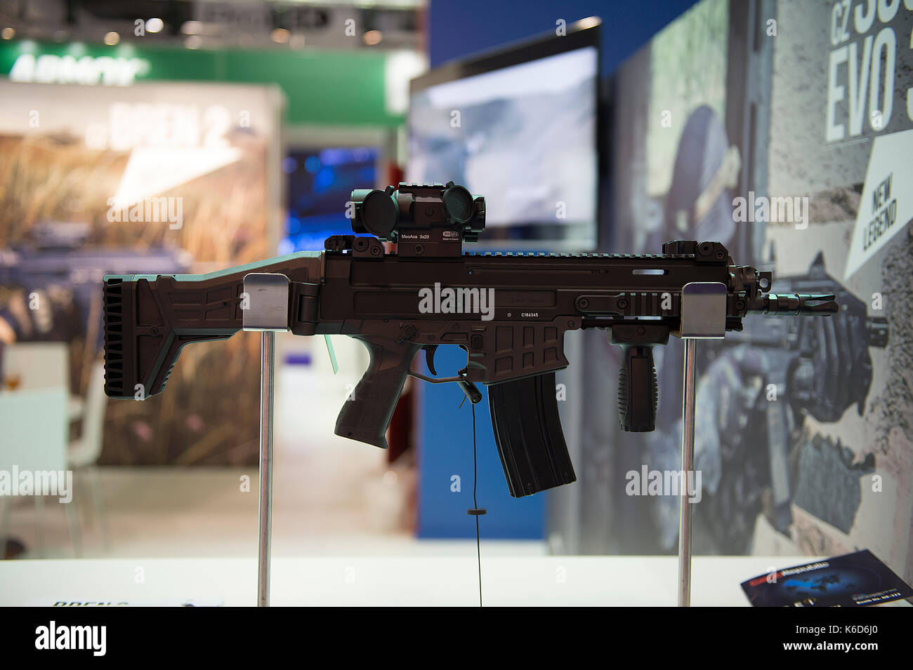 ExCel, London, UK. 12 Sep, 2017. Verteidigung und Sicherheit Equipment International (DSEI), die Welten, die globale Verteidigung und Sicherheit Veranstaltung läuft vom 12. bis 15. September 2017 mit fünf wichtigen Sektor ausgerichtete Zonen: Luft, Land, Naval, Sicherheit und Gemeinsame - Präsentation der neuesten Anlagen und Systemen. Credit: Malcolm Park/Alamy Leben Nachrichten. Stockfoto