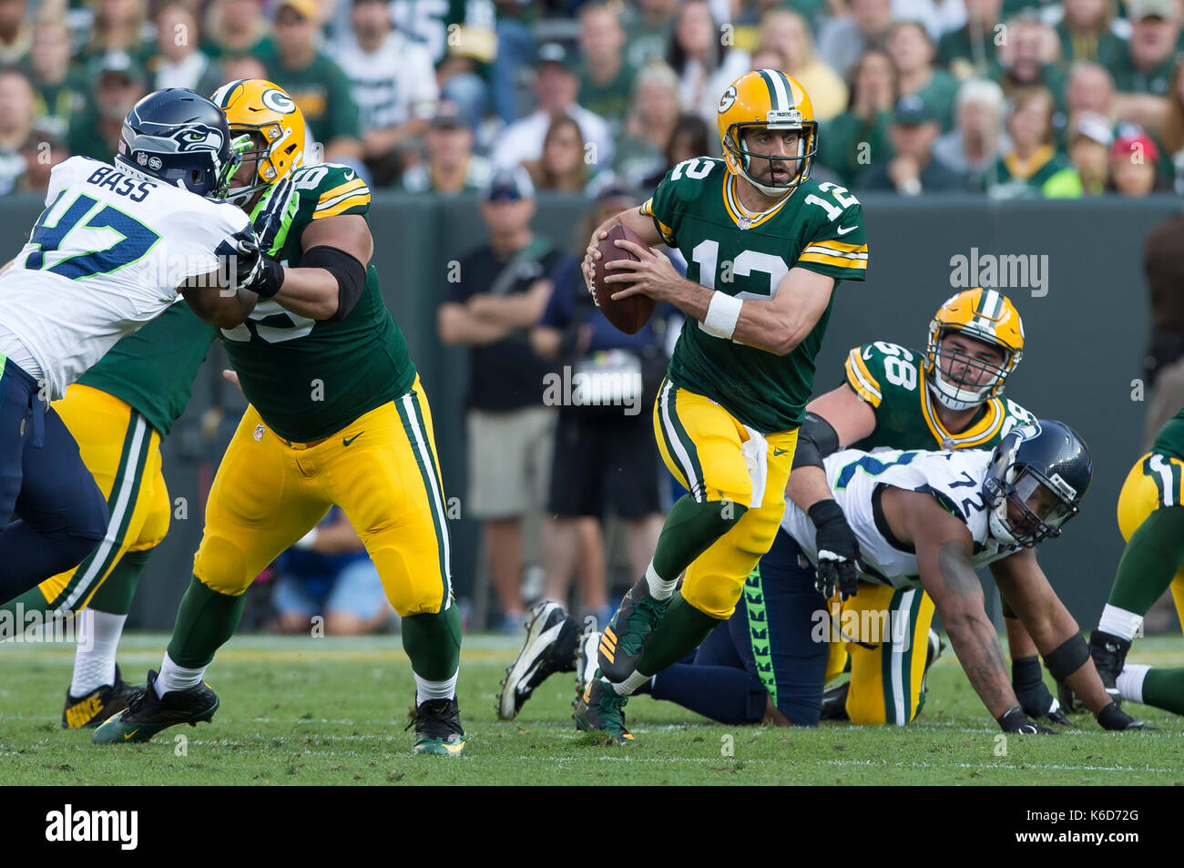 Green Bay, WI, USA. 10 Sep, 2017. Green Bay Packers Quarterback Aaron Rodgers #12 Nimmt während der NFL Football Spiel der Seattle Seahawks und die Green Bay Packers im Lambeau Field in Green Bay, WI. Green Bay besiegt Seattle 17-9. John Fisher/CSM/Alamy leben Nachrichten Stockfoto