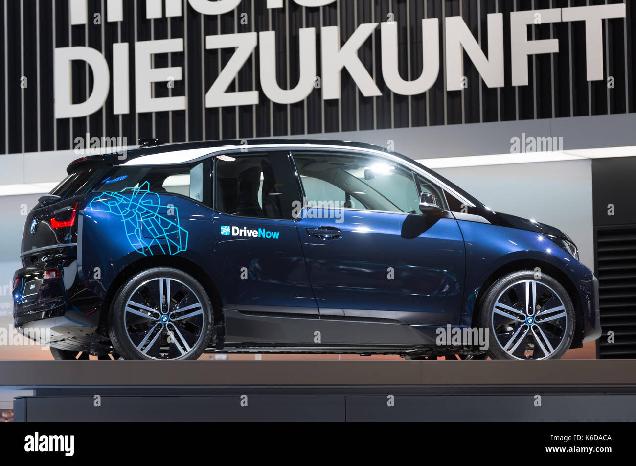 Frankfurt am Main, Deutschland. 12 Sep, 2017. Deutschland, Frankfurt, September 12, 2017, 67 Internationale Automobilausstellung IAA: BMW Präsentation i3s. Credit: Jürgen Schwarz/Alamy leben Nachrichten Stockfoto