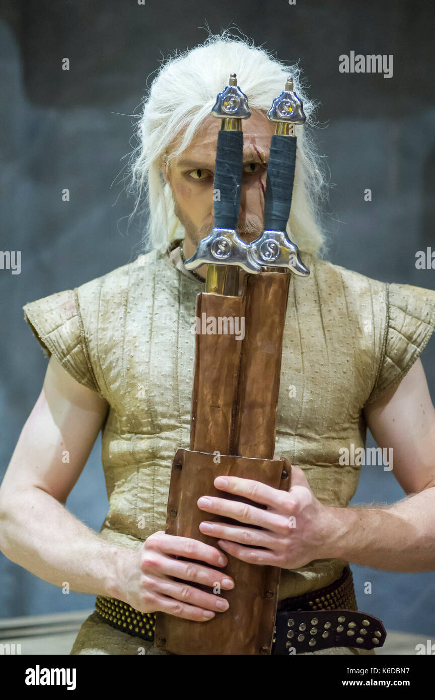 Krzysztof Kowalski als Geralt von Rivia während einer Probe von The Witcher musical Musiktheater in Gdynia, Polen, 12. September 2017 © wojciech Strozyk/Alamy leben Nachrichten Stockfoto