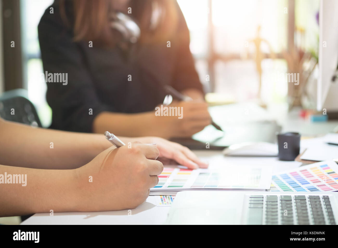 Creative Team arbeiten im Büro kreative Arbeiten. Stockfoto