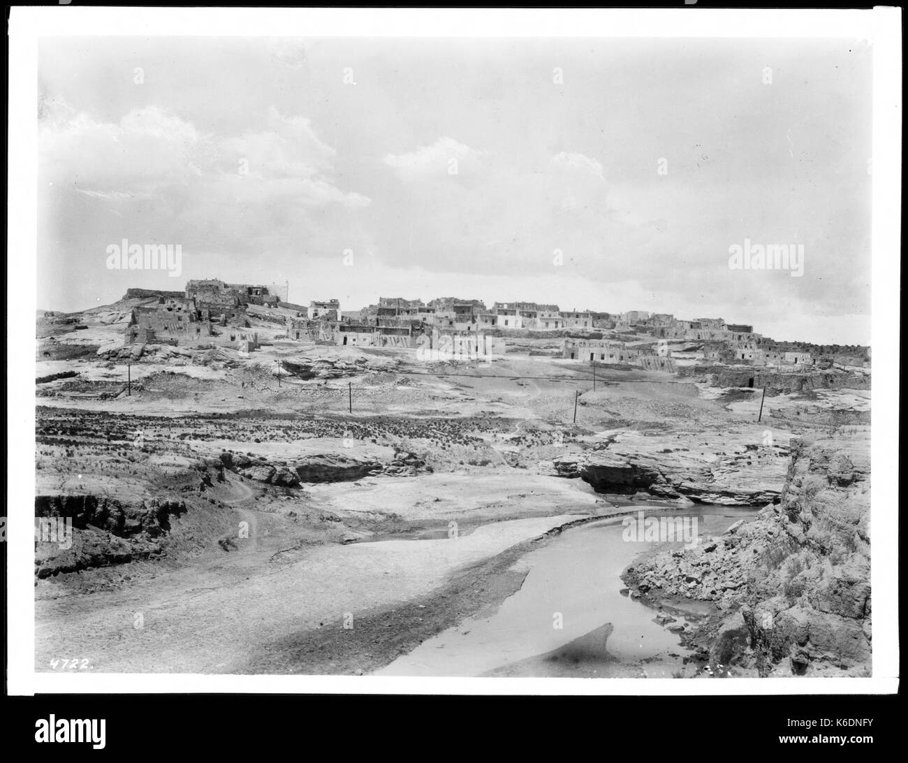 Fernsicht auf das Indian Pueblo Laguna (San Jose de Laguna), California, Ca. 1898 (CHS 4722) Stockfoto