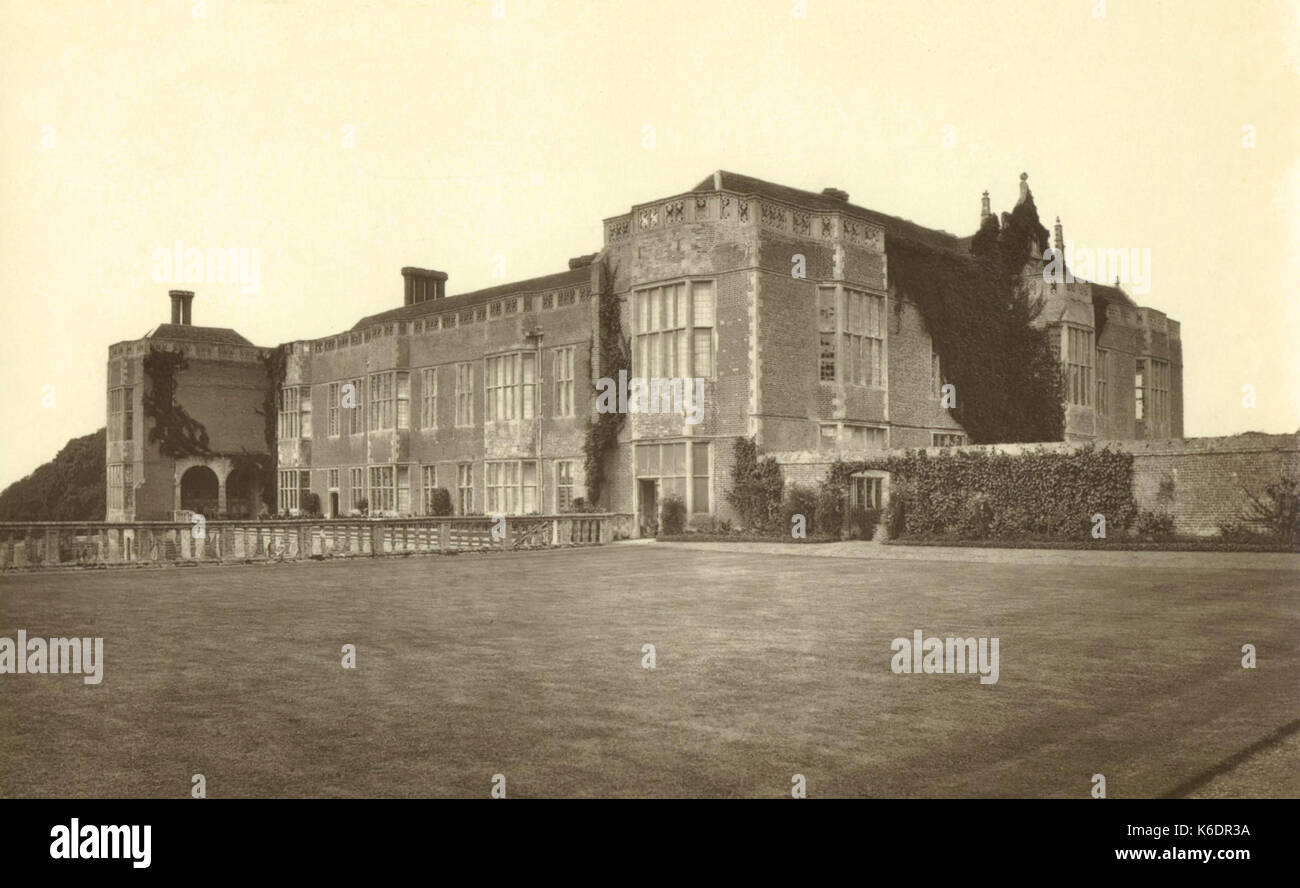 Bramshill Haus, Garten und Terrasse vorne Stockfoto