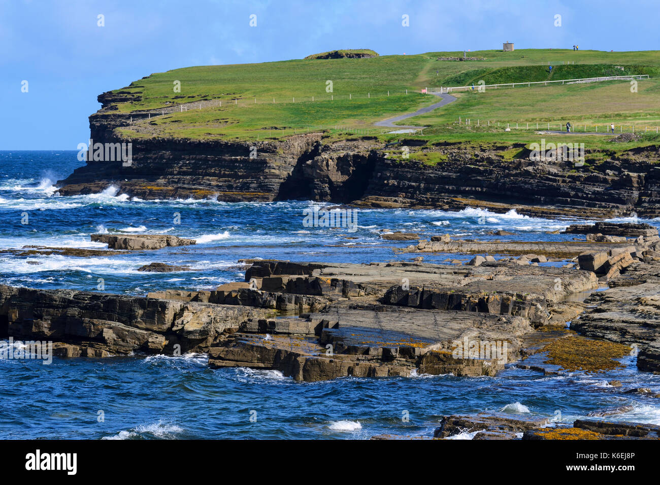 Wellen auf vorland Ansatz von Downpatrick, County Mayo, Irland brechen Stockfoto