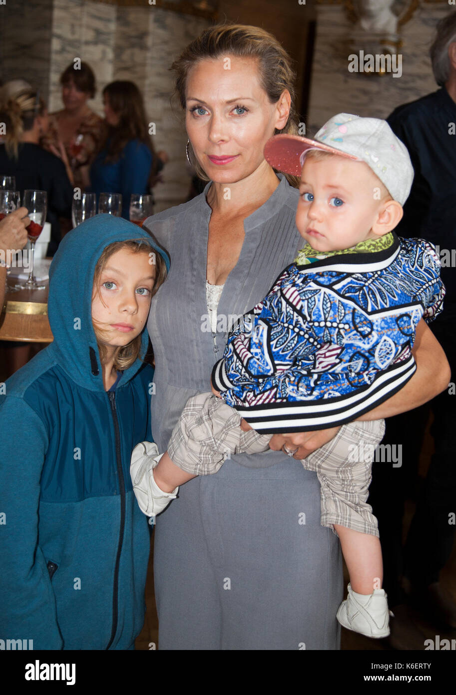 EVA RÖSE schwedische Schauspielerin mit ihren Kindern Flynn und Frankie 2017 Stockfoto
