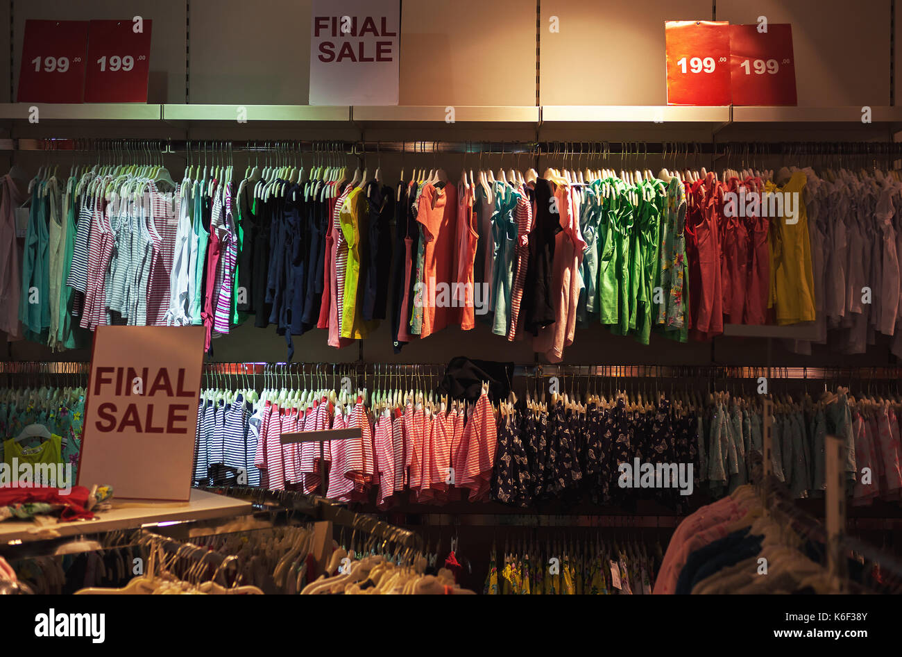 Detail der Mode Shop, alles ist auf dem endgültigen Verkauf. Stockfoto