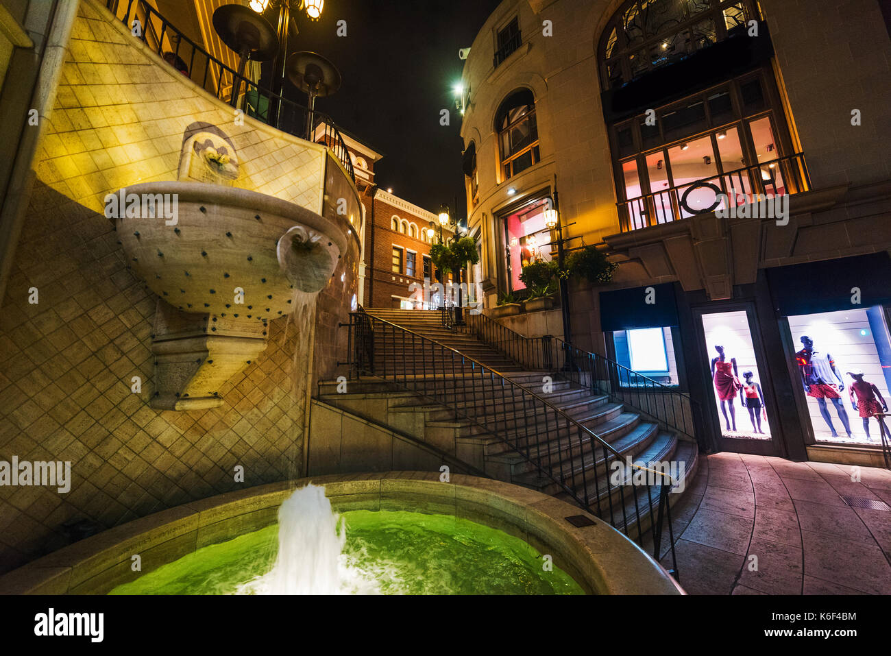 Elegante Brunnen in Rodeo Drive, Beverly Hills, Kalifornien, USA. Stockfoto