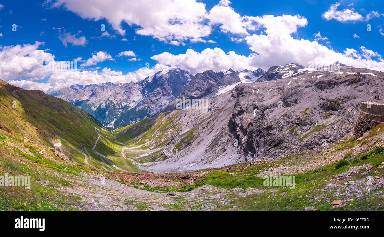 Italien, Nationalpark Stilfser Joch. Berühmte Straße zum Stilfser Joch in der Ortlergruppe. Alpine Landschaft. Stockfoto