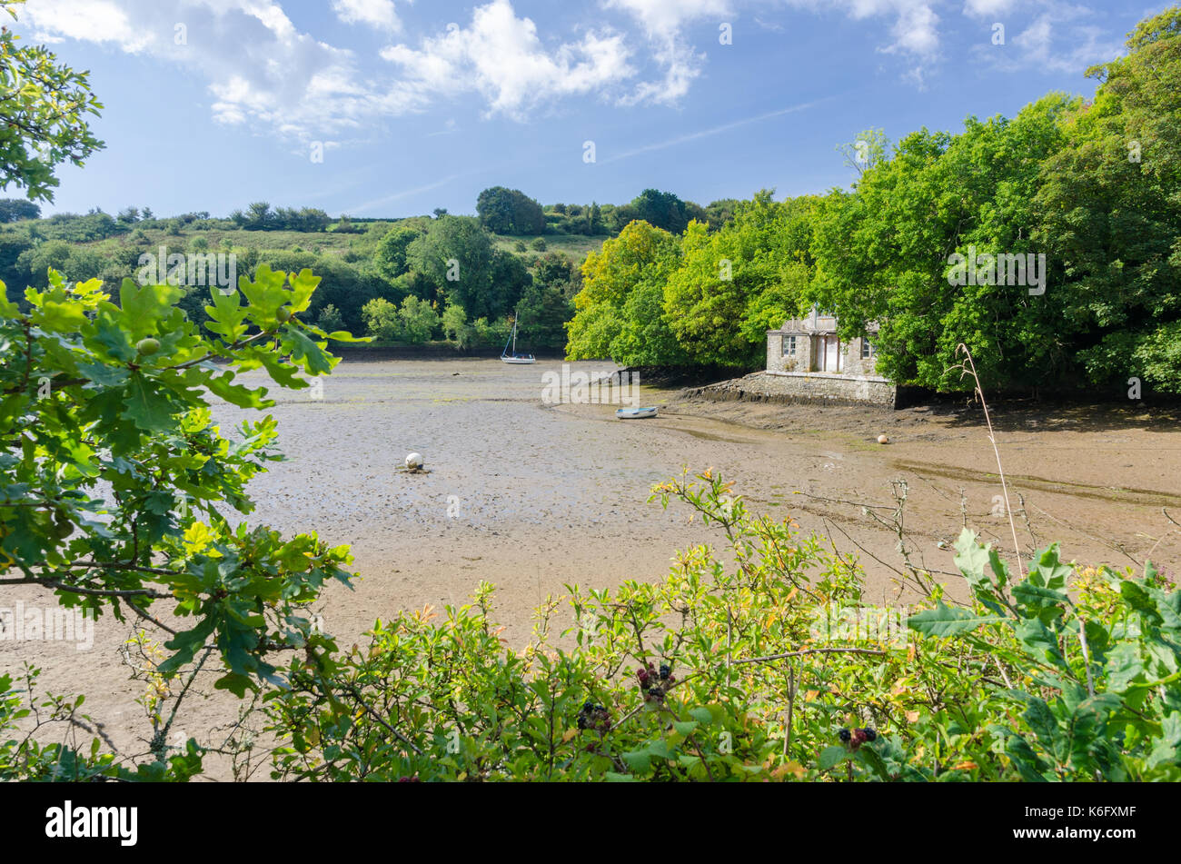 Boat House an Batson auf der Salcombe Mündung bei Ebbe Stockfoto