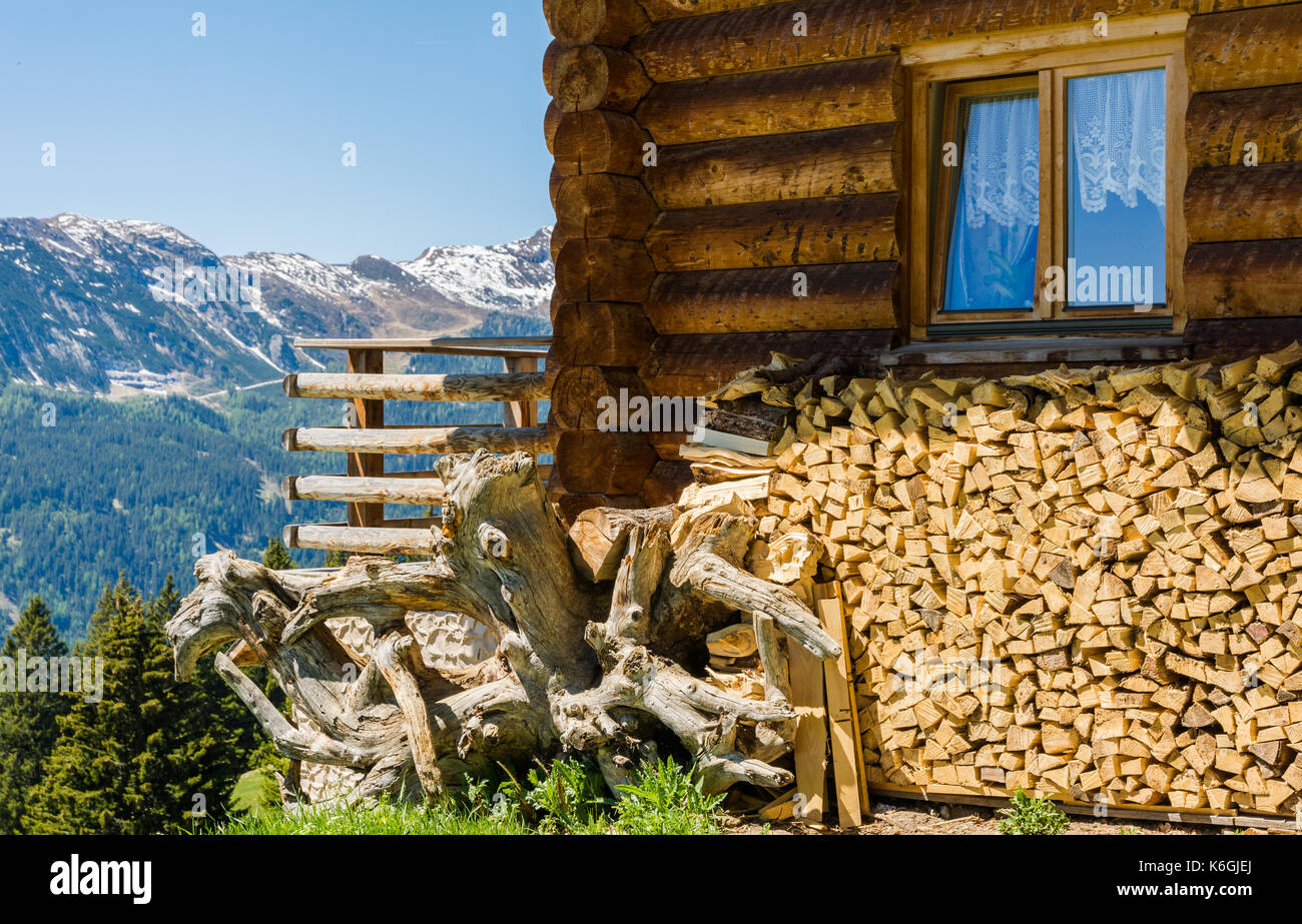 Ländliche Holzhaus in Berg. Ridnauntal, Südtirol, Trentino Alto Adige, Italien Stockfoto