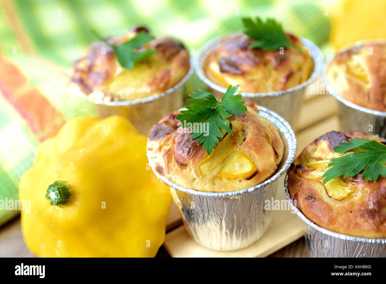 Нomemade patisson - Käse, Muffins Stockfoto