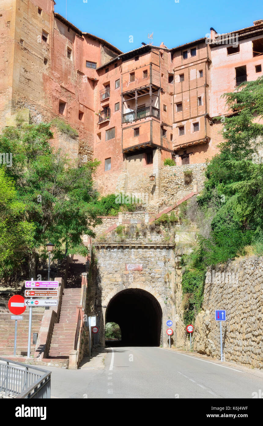Albarracin, eine der schönsten Stadt Spaniens und als nationales Denkmal angesehen, in der Provinz Teruel (Spanien). Typische Gebäude Stockfoto