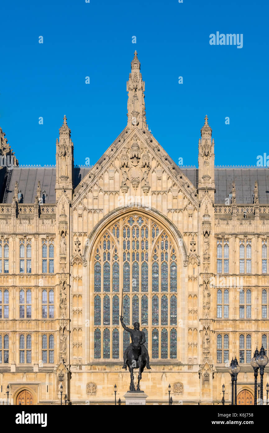 Richard Coeur de Lion statue gegen Palast von Westminster, London, England, Großbritannien Stockfoto