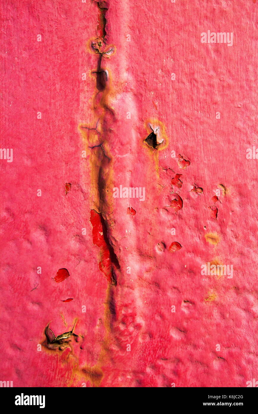 Auszug aus verrostetem Metall lackiert rosa Stockfoto