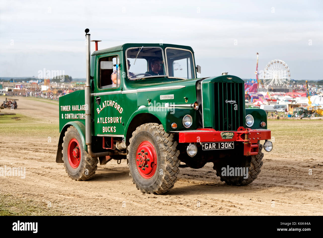 Ein 1956 Unipower Hannibal Holz Traktor, Reg. Nr. gar 130 K, an der 2017 Great Dorset Steam Fair, Tarrant Hinton, Blandford, Dorset, Großbritannien. Stockfoto