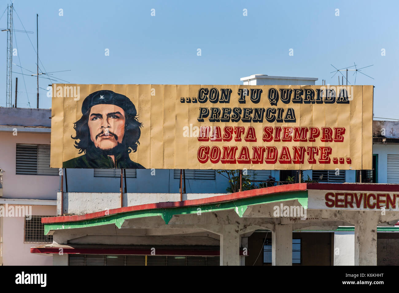 Am Straßenrand Plakat der nationalen Helden der Revolution, der Revolutionsführer Che Guevara, Santiago de Cuba, Kuba Stockfoto