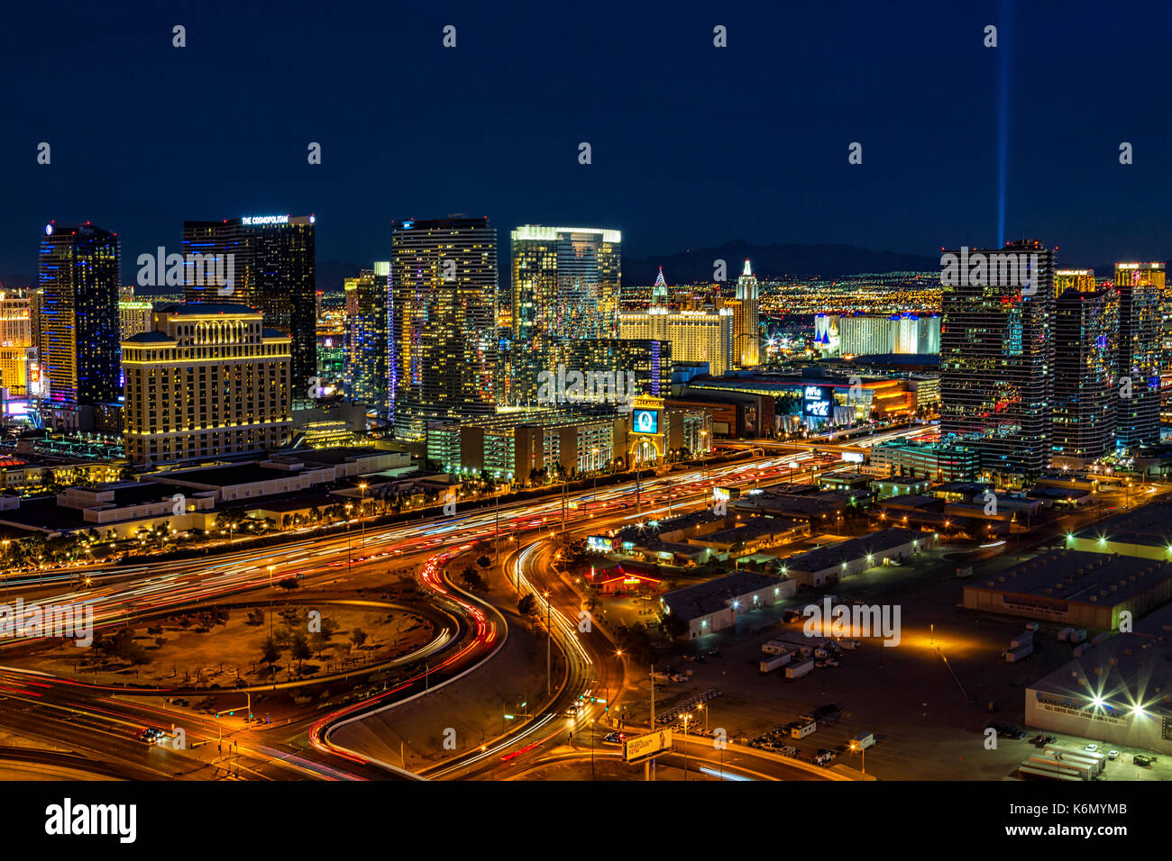 Las Vegas Luxor Sky BeamAntenne am Abend Blick auf die beleuchtete