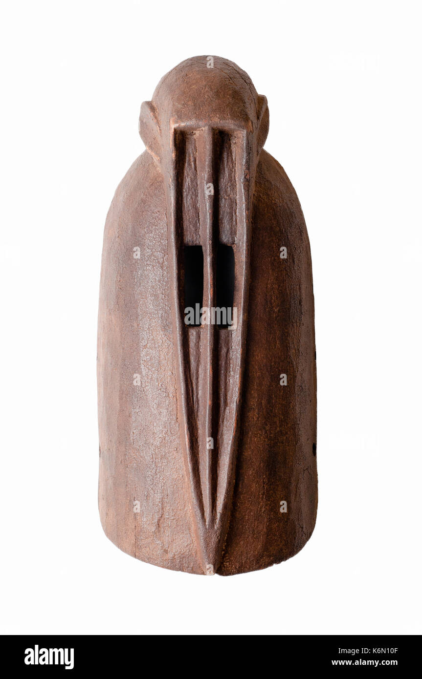 Afrikanischer affe Maske in Holz isoliert auf weißem geschnitzt. Stockfoto