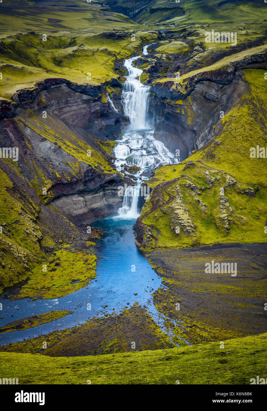 Ófaerufoss ist ein Wasserfall in der Eldgjá Kluft in Central Island gelegen. Bis in die frühen 1990er Jahre eine natürliche Brücke überspannt die Wasserfälle, aber es einstürzte f Stockfoto