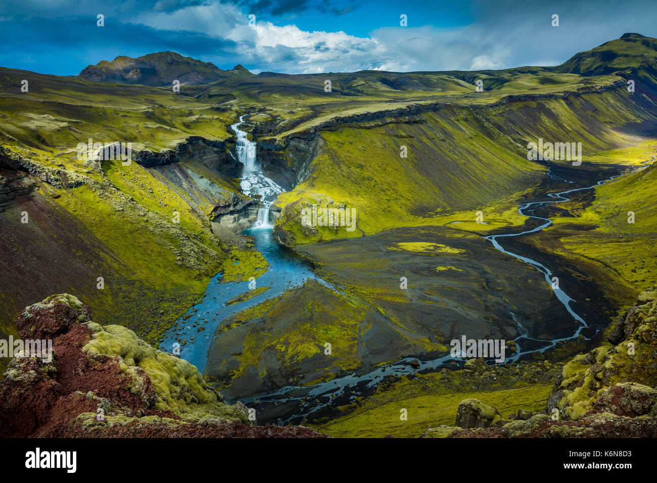 Ófaerufoss ist ein Wasserfall in der Eldgjá Kluft in Central Island gelegen. Bis in die frühen 1990er Jahre eine natürliche Brücke überspannt die Wasserfälle, aber es einstürzte f Stockfoto