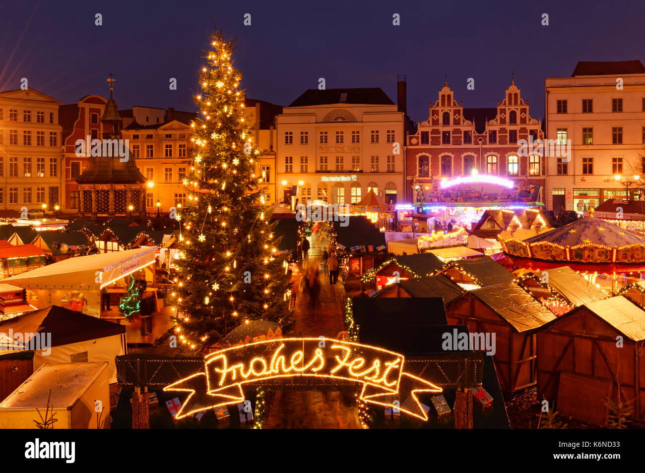 Wismar: Weihnachtsmarkt auf dem Marktplatz, Mecklenburg-Vorpommern, Deutschland Stockfoto