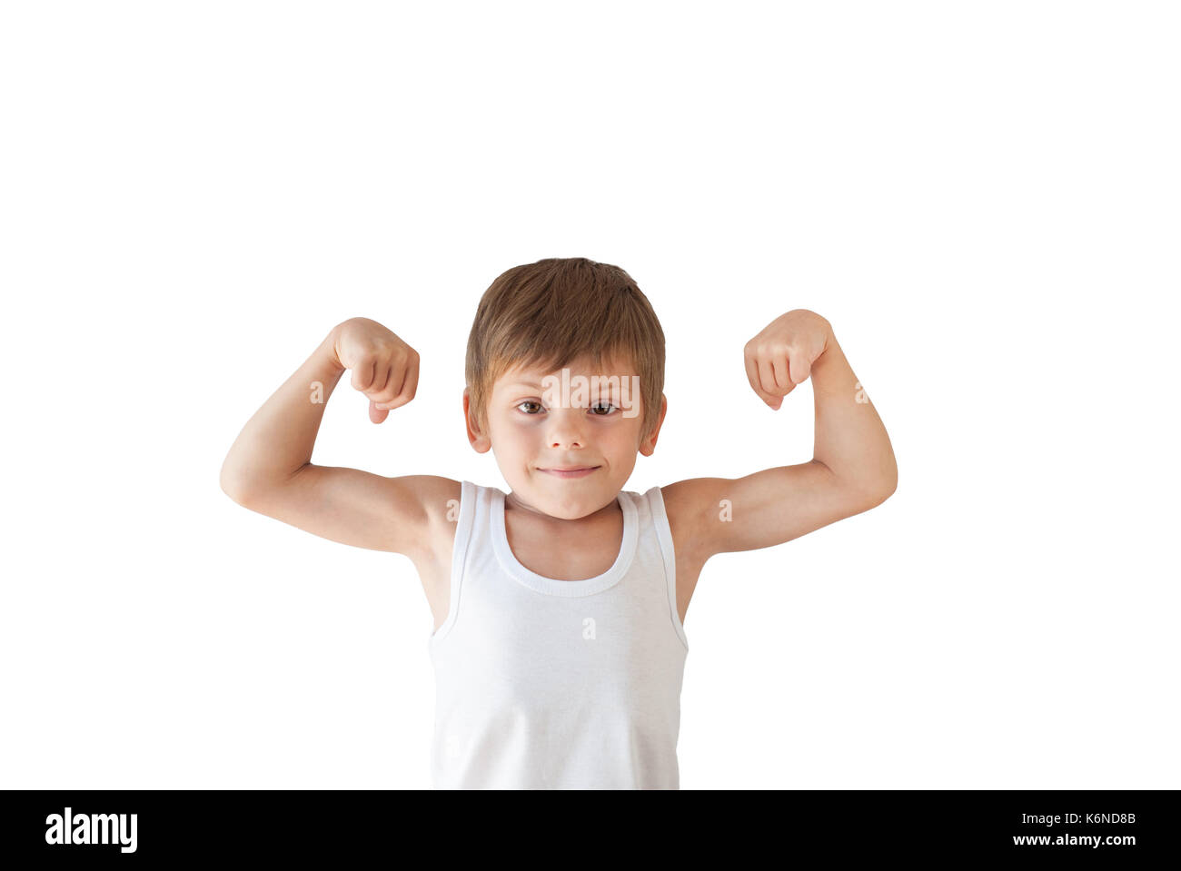 Niedlich gesunde Kind seine Muskeln auf weißem Hintergrund isoliert angezeigt Stockfoto