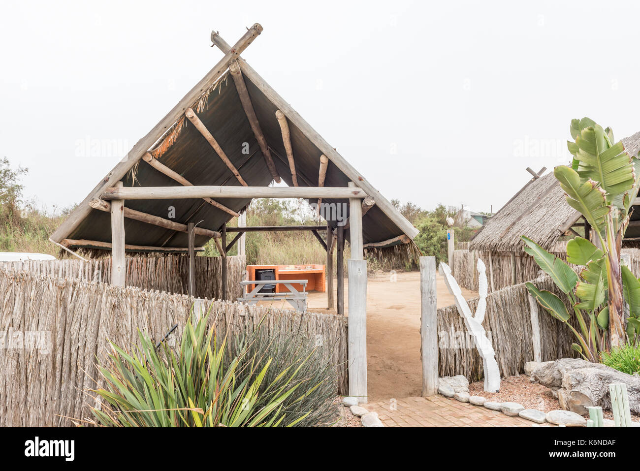SWAKOPMUND, NAMIBIA - 29. JUNI 2017: Tiger Reef Rest Camp in Swakopmund in der Namib Wüste auf der atlantischen Küste von Namibia. Jeder überdachten Struktur Stockfoto