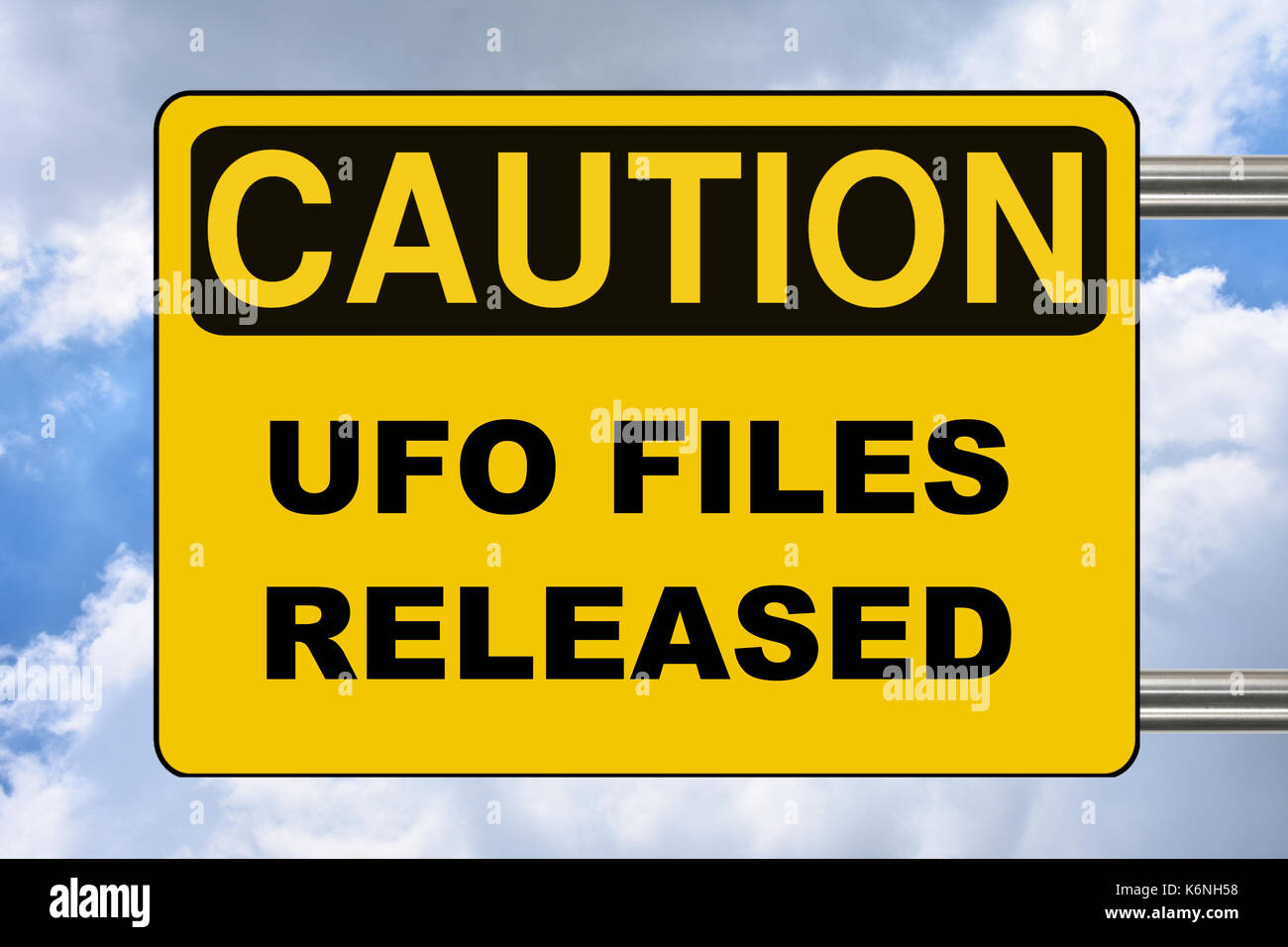UFO-Akten freigegeben, gelb Achtung street sign Stockfoto