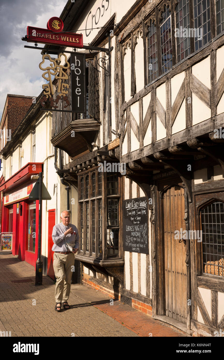 Großbritannien, England, Essex, Saffron Walden, High Street, Old Cross Keys Hotel, C 15 Holz gerahmt Pub Stockfoto