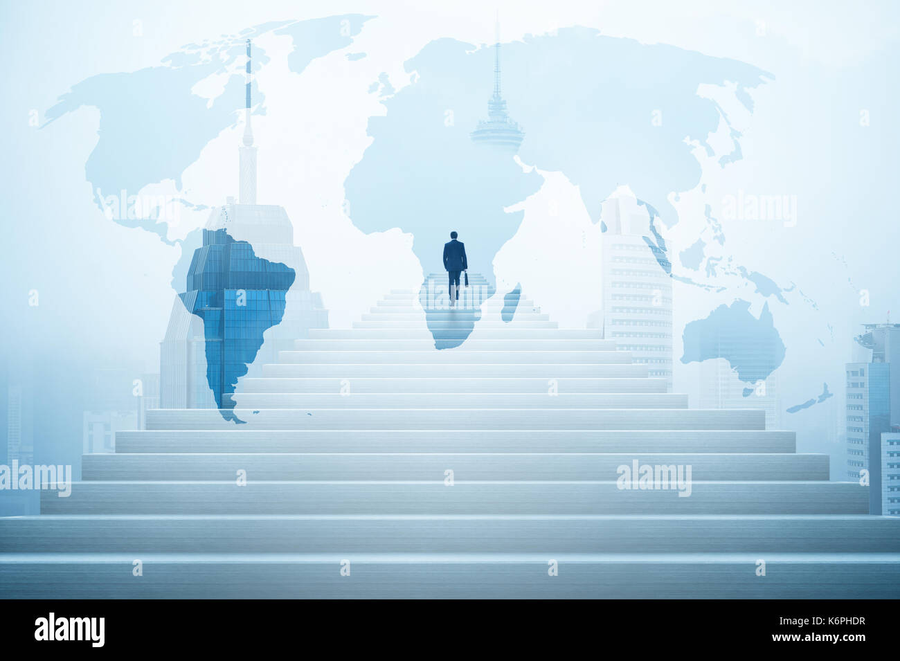 Ambitionen Konzept mit Geschäftsmann Treppensteigen mit globalen Karte blending Wirkung. Stockfoto