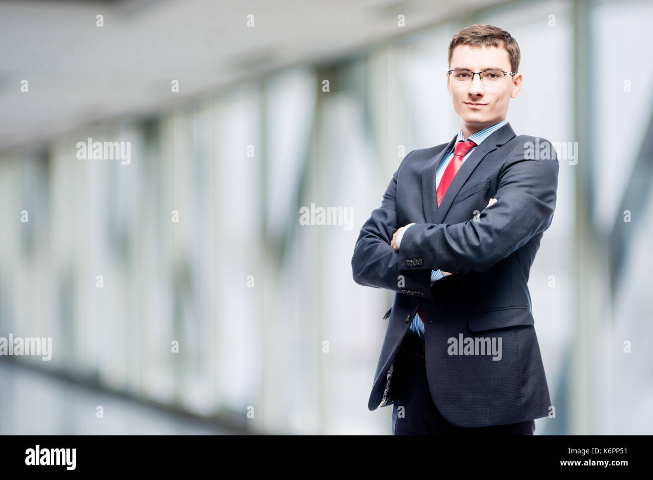 Zuversichtlich, dass Manager in Klage gegen im Amt posing Stockfoto