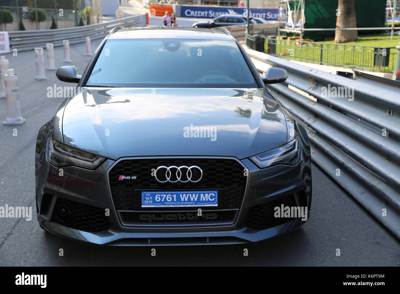 Monte Carlo, Monaco - 17. Mai 2016: Luxus Grau Sport Auto Audi RS6 Quattro Vor dem Kasino von Monte Carlo in Monaco geparkt Stockfoto