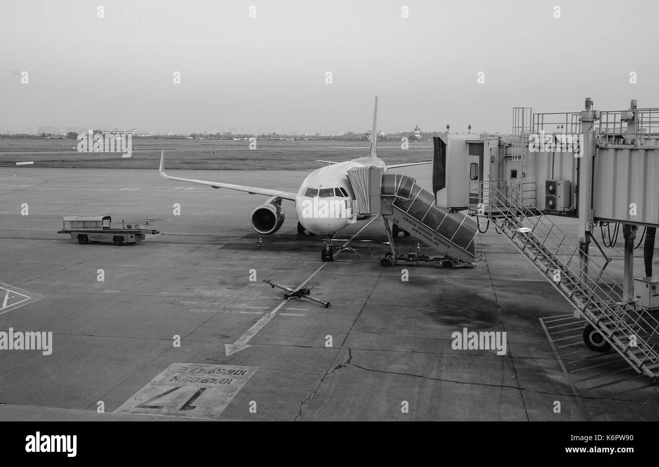 Singapur - Dec 14, 2015. Ein Flugzeug am internationalen Flughafen Changi in Singapur. Changi ist einer der größten Verkehrsknotenpunkte in So Stockfoto