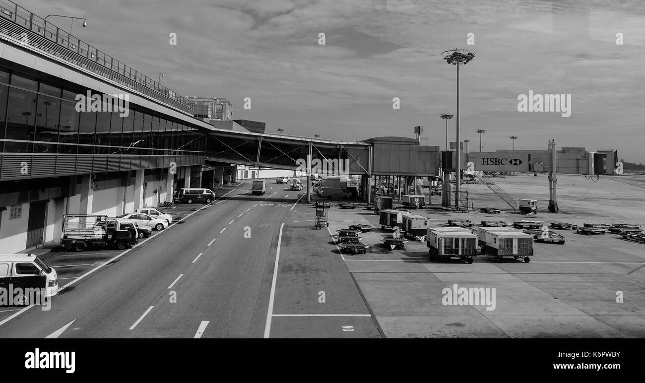 Singapur - Dec 14, 2015. Die Fahrzeuge am Internationalen Flughafen Changi in Singapur. Changi ist einer der größten Verkehrsknotenpunkte im Südosten Asi Stockfoto